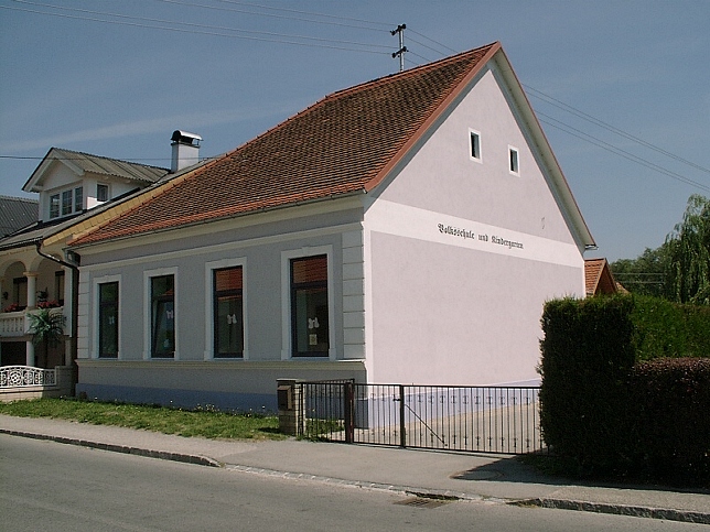 Rohrbach an der Teich, Volksschule