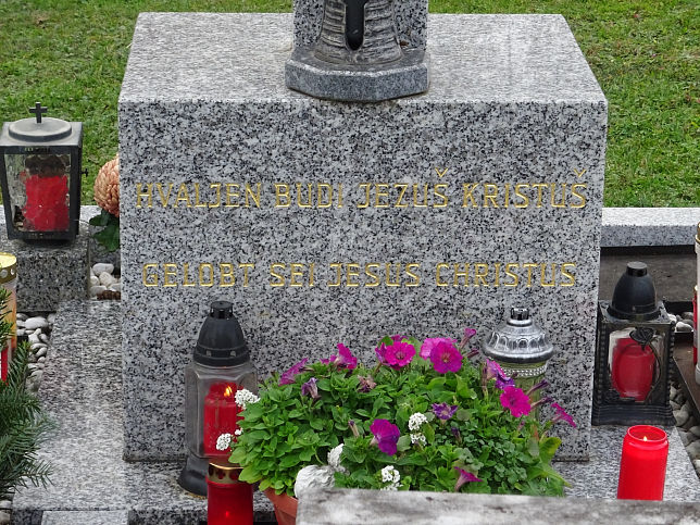 Spitzzicken, Friedhofskreuz