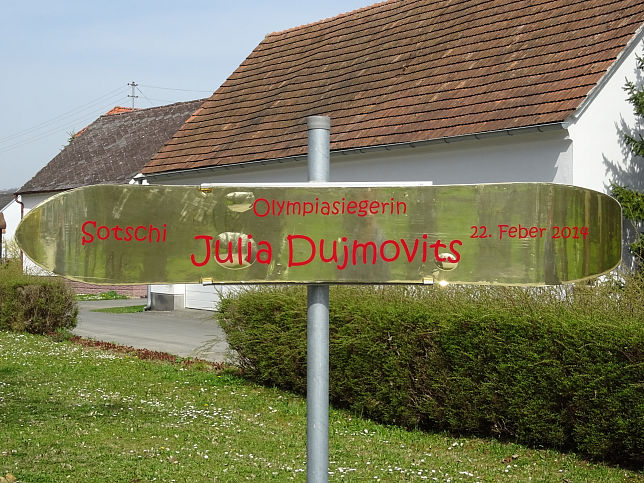 Sulz, Julia Dujmovits