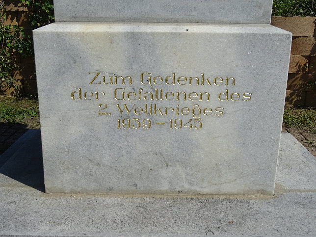 Tauka, Kriegerdenkmal