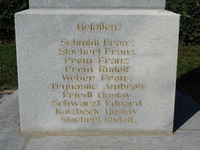 Tauka, Kriegerdenkmal