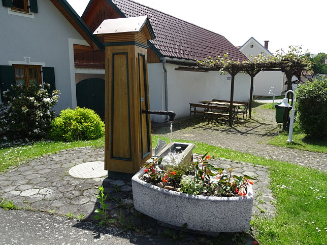 Tauka, Zierbrunnen