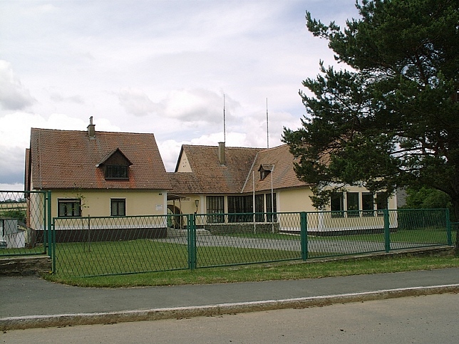 Weiden bei Rechnitz, Gemeindeamt und Volksschule