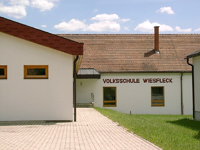 Wiesfleck, Volksschule