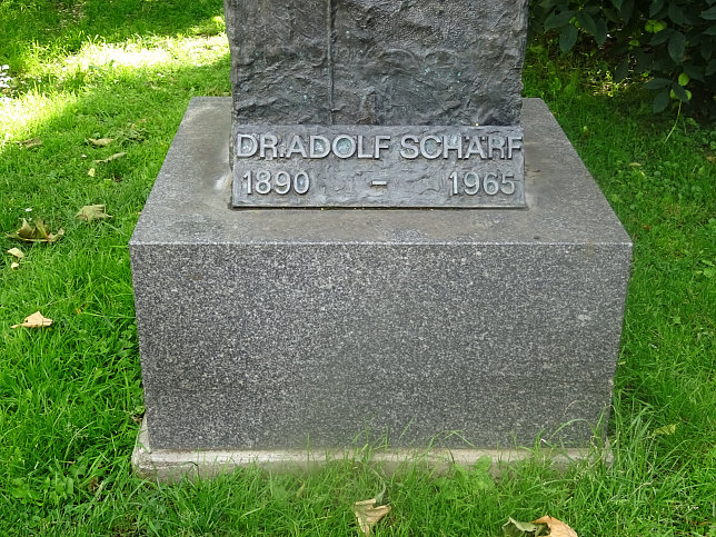 Adolf-Schrf-Denkmal