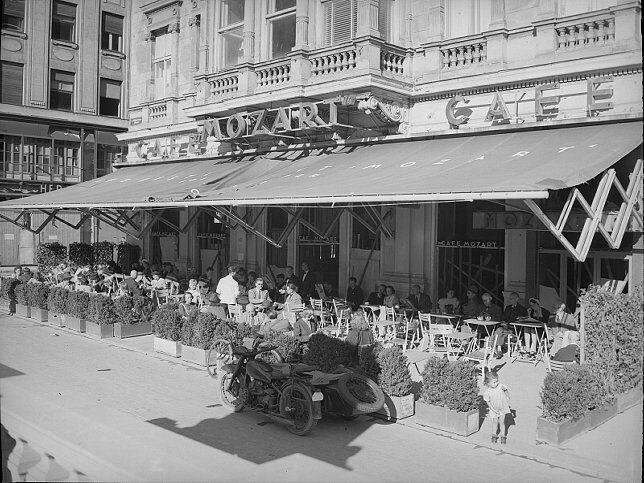 Caf Mozart, 17. August 1945