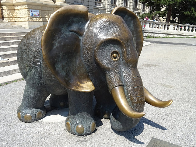 Elefanten-Skulptur von Gottfried Kumpf