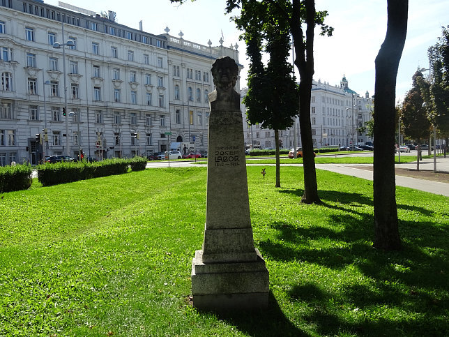Josef-Labor-Denkmal