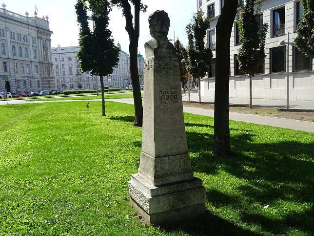 Josef-Labor-Denkmal