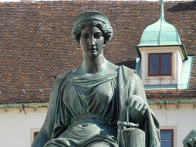 Kaiser-Franz-Denkmal, Gerechtigkeit