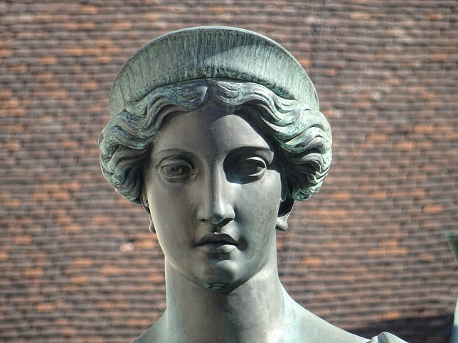 Kaiser-Franz-Denkmal, Gerechtigkeit