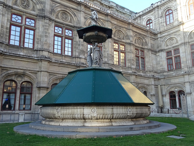 Opernbrunnen
