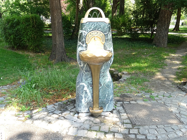 Anker-Brunnen im Rathauspark