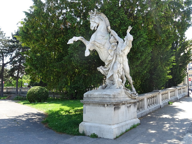Rossebndiger am Maria-Theresien-Platz