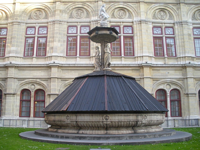 Opernbrunnen