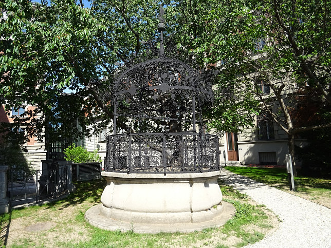 Zierbrunnen in der Weiskirchnerstrae