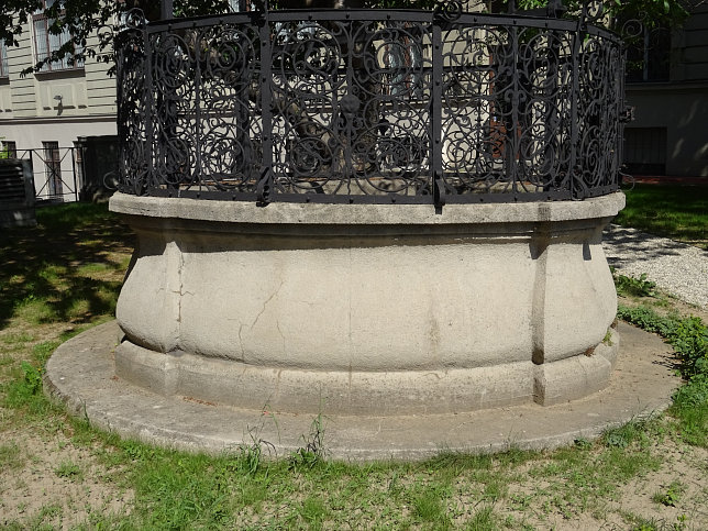 Zierbrunnen in der Weiskirchnerstrae