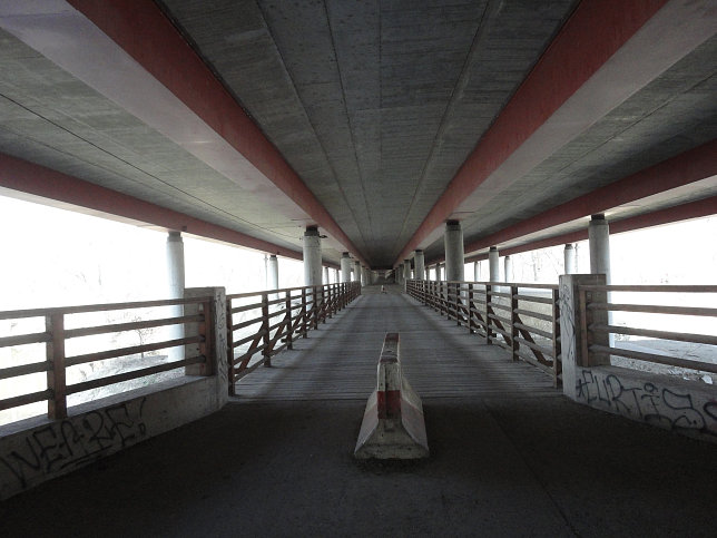 Heustadlsteg unter A23 �12