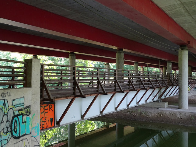 Heustadlsteg unter A23 �12