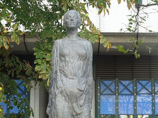 Anton Hanak, Stehende Frauenfigur