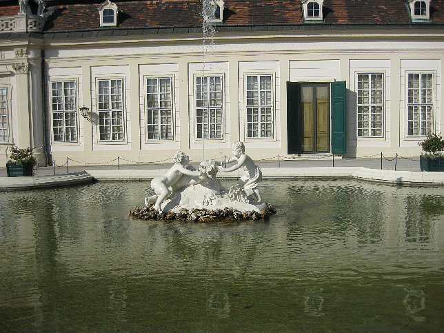 Kleinere Brunnen im Belvederegarten