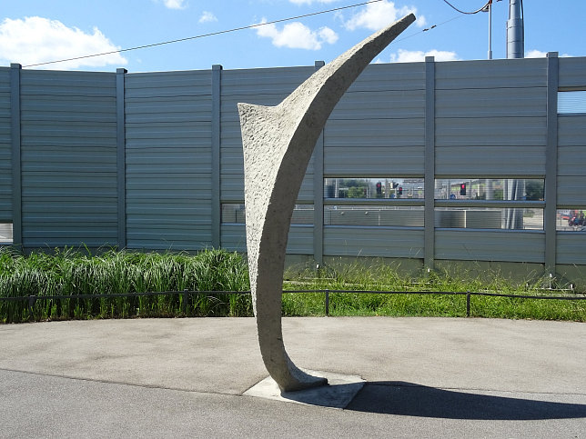 Kunststeinplastik 'Flamme' von Marie Strasser