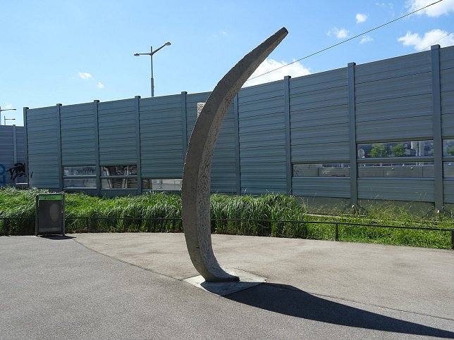 Kunststeinplastik 'Flamme' von Marie Strasser