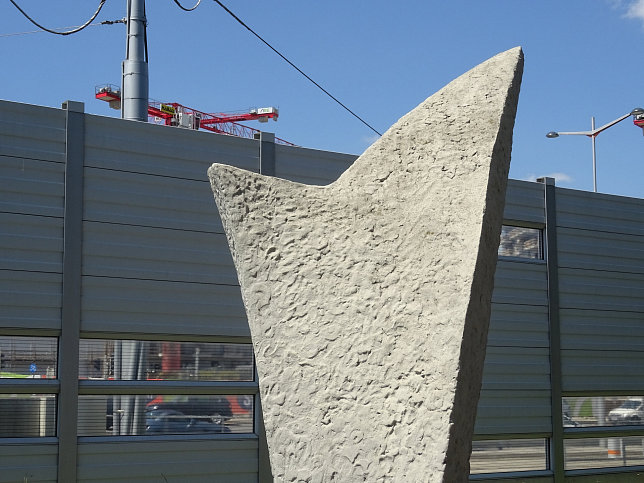 Kunststeinplastik 'Flamme' von Marie Strasser