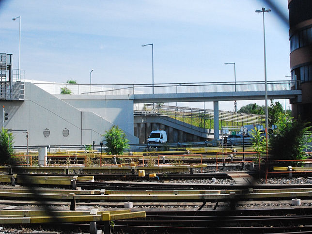 Fugehersteg zur Leitzentrale Bahnhof Erdberg