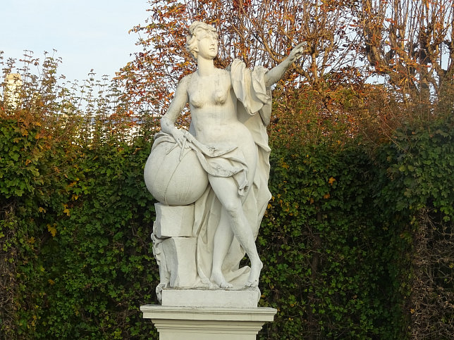 Musenfigur beim Schloss Belvedere