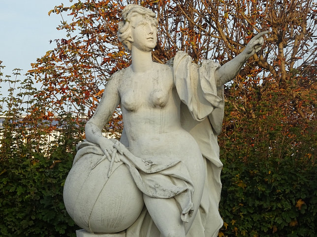 Musenfigur beim Schloss Belvedere