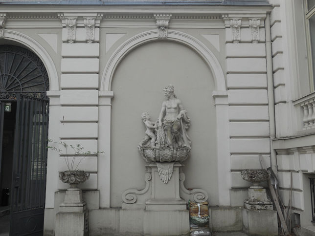 Wandbrunnen im Palais Bourgoing-Rothschild