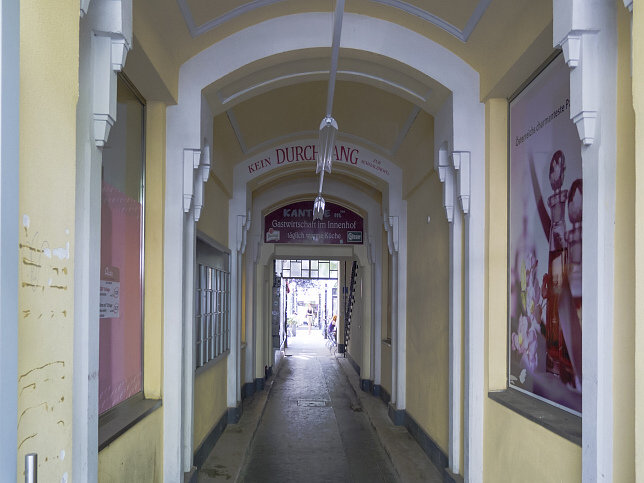 Schulhofpassage, Eingang