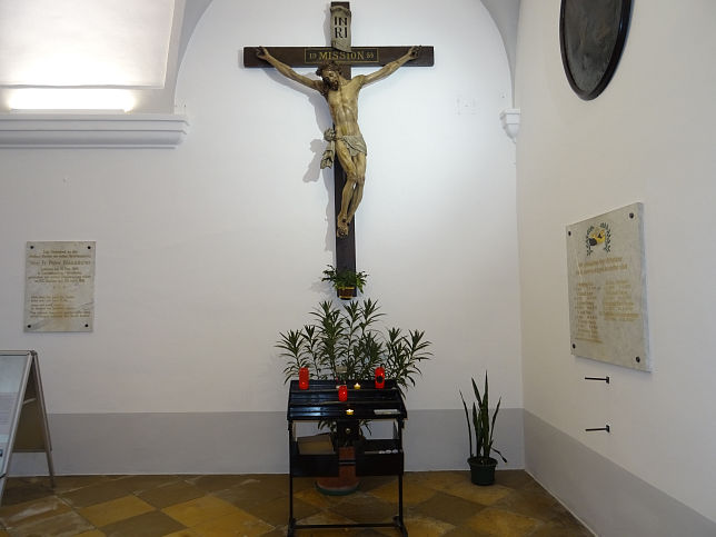 Minoritenkloster Wien, Kreuz