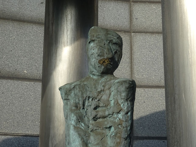 Frohner-Brunnen am Josef-Holaubek-Platz
