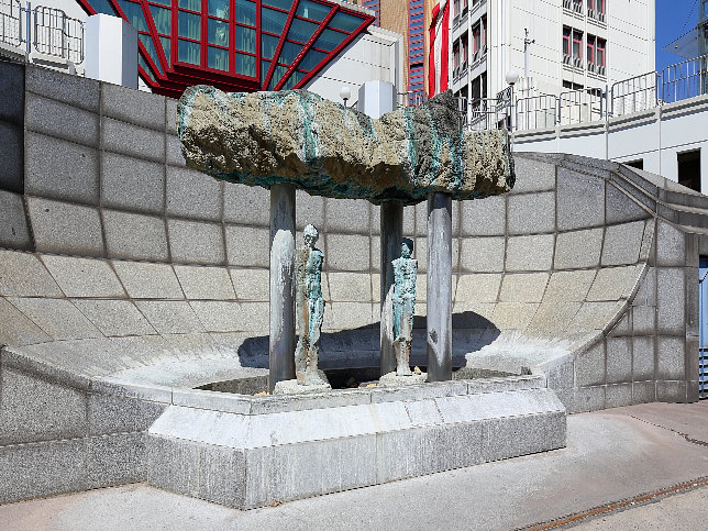Frohner-Brunnen am Josef-Holaubek-Platz