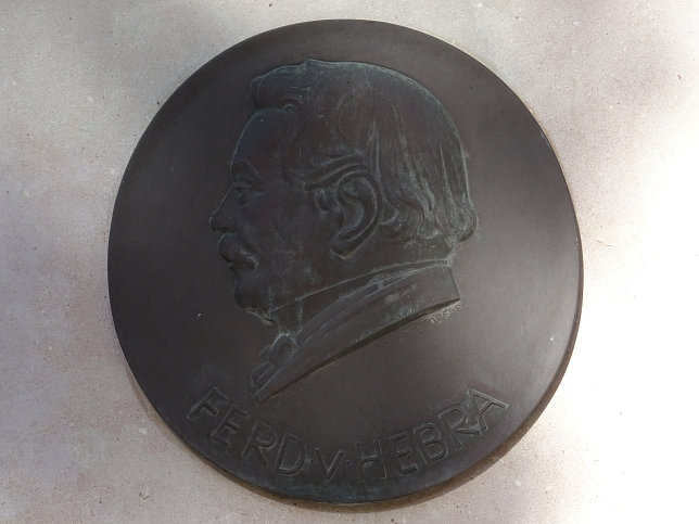Ferdinand Ritter von Hebra-Gedenktafel