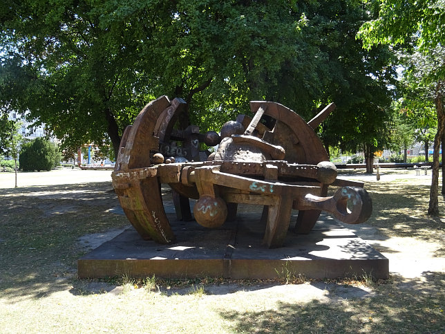 Metallskulptur 'Der zerbrochene Globus'