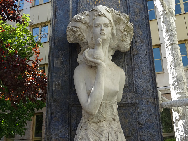 Universitätsbrunnen 'Eine Tür für Eurydike'