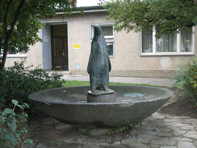 Brunnenanlage Pinguin und Fische