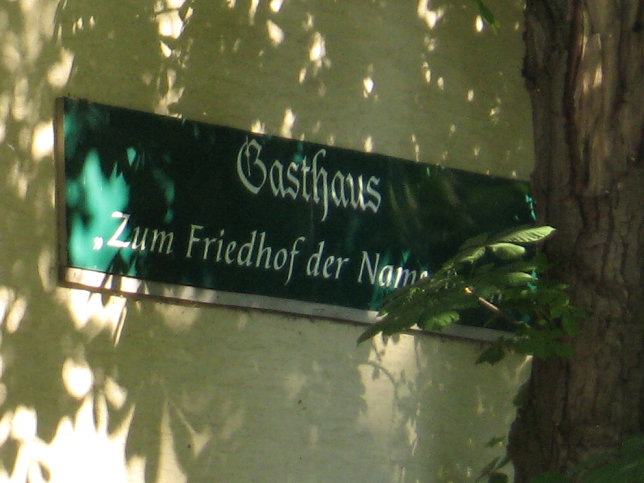 Gasthaus 'Zum Friedhof der Namenlosen'