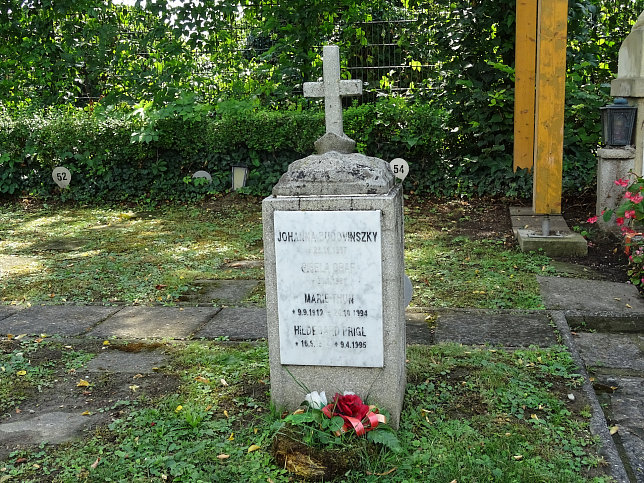 Familiengrab der Drittordens-Gemeinde Wien der Franziskanerkirche OFS (Ordo Franciscanus Saecularis)