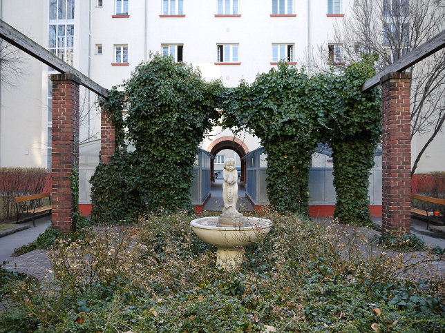 Nixchen-Brunnenplastik