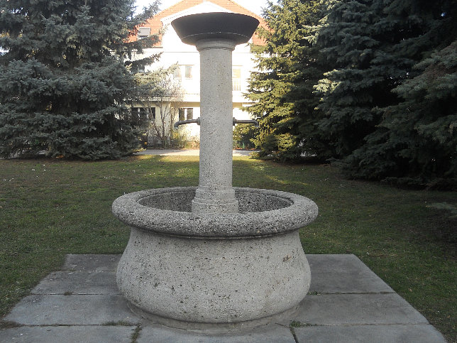 Zierbrunnen in der Siedlung Weienbckstrae