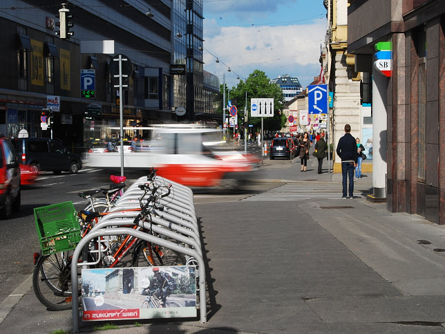 Fu�g�ngertunnel Sch�nbrunner Stra�e