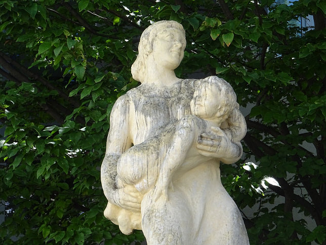 Brunnenanlage Mutterglck
