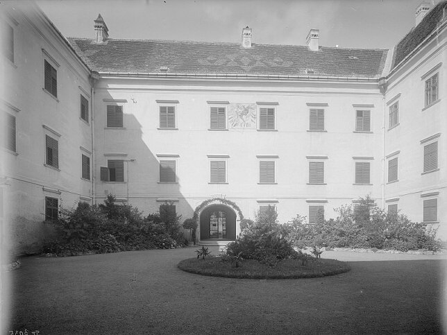 Erzbischfliches Schloss Ober-St.-Veit