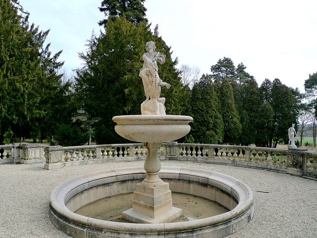 Brunnenanlage Putto mit Krokodil