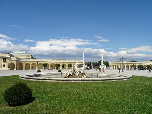Westlicher Ehrenhofbrunnen vor Schloss Schnbrunn