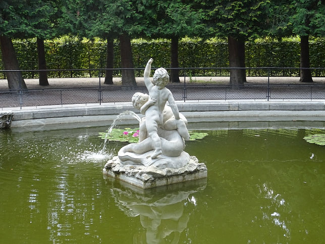 Fischbassin im Schlosspark Schnbrunn